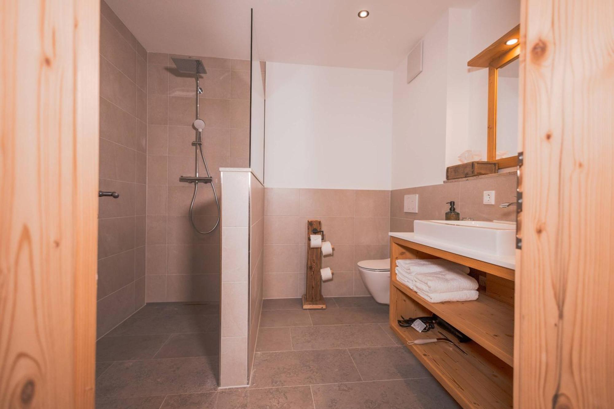 Zumhofer Apartment กมุนด์ อัม เทกันซี ภายนอก รูปภาพ